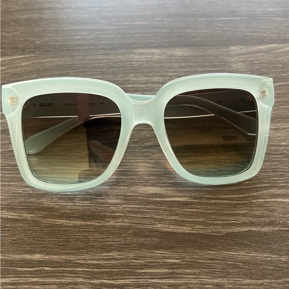 Quay Blue Sunglasses. NEW - Picture 3 of 8